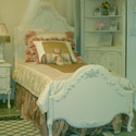 Queen's Rose Twin/Full Bed